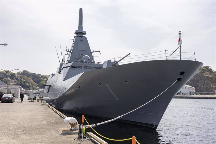 Buque militar de Japón en la base naval de Yokosuka