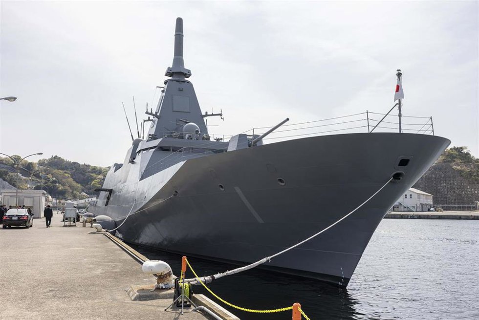 Buque militar de Japón en la base naval de Yokosuka