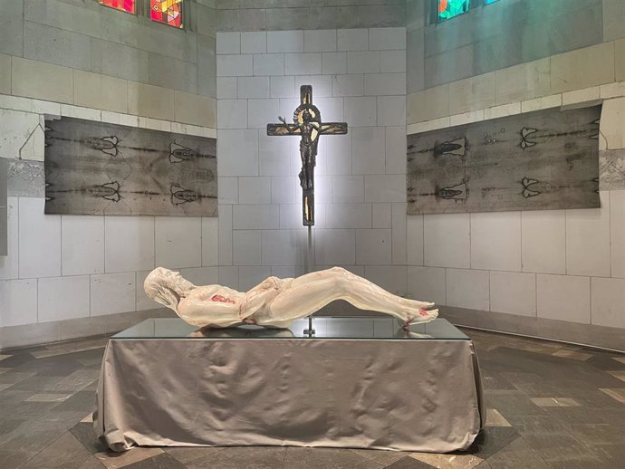 La Sagrada Familia expone hasta Navidad dos esculturas del taller Progetto Arte Poli