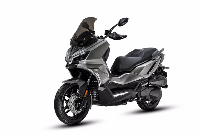 Archivo - SYM lanza su nueva 'scooter' ADX 300 con 278 centímetros cúbicos y desde 4.599 euros.