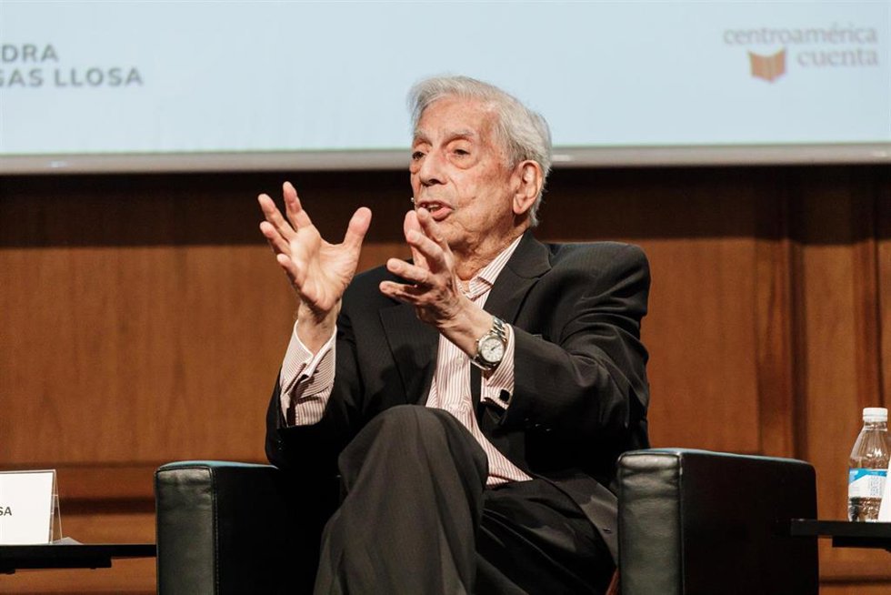 Archivo - El escritor Mario Vargas Llosa