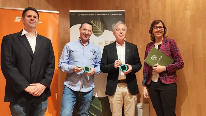 Guzón, Hernández, Ruiz y Magide presentan unos sensores pioneros para detectar incendios.