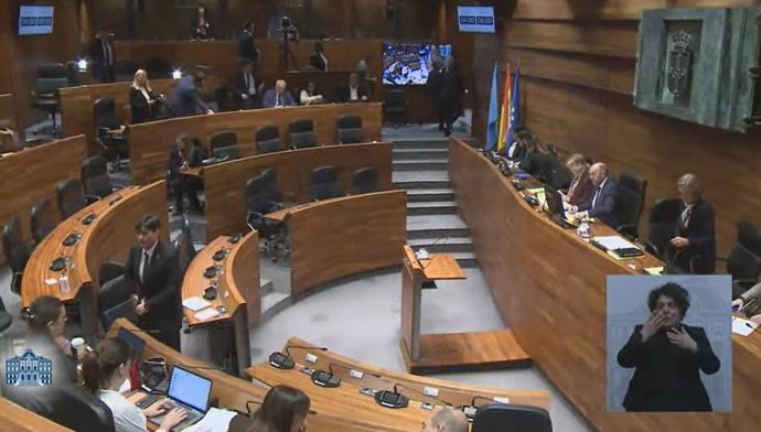 El PP abandona el Parlamento asturiano.