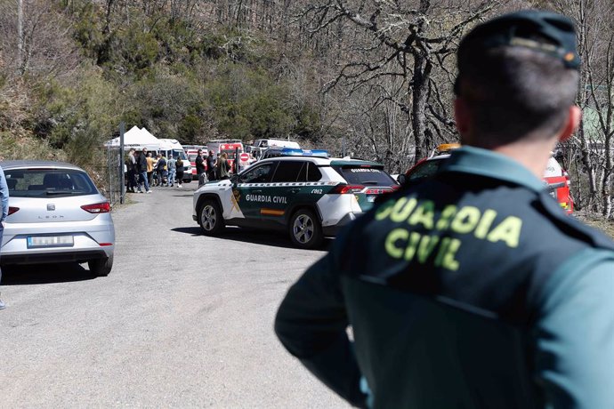 Efectivos d'emerxencies durante les llabores de busca de les víctimes del accidente na mina de Zarréu.  