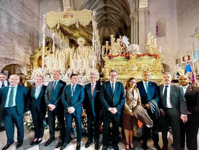 El Hospital Virgen del Rocío hará ofrendas a las hermandades de San Esteban y San Bernardo.