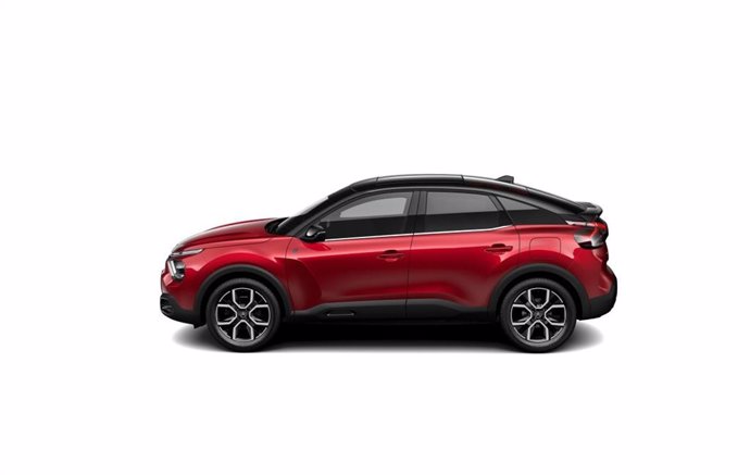 Archivo - Citroën actualiza los nuevos C4 y C4X hechos en España, disponibles desde 22.650 y 23.540 euros.