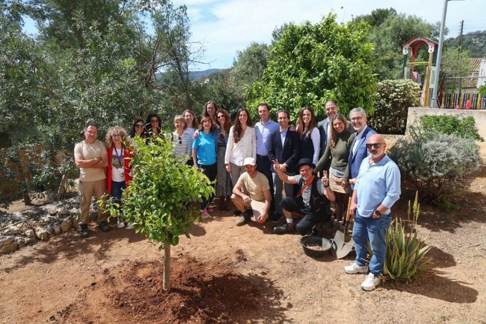 El presidente del Consell de Mallorca, Lloren Galmés, en su visita al centro de primera acogida de niños del IMAS.