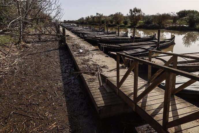 Archivo - Restos de la DANA en el Puerto de Catarroja de l'Albufera