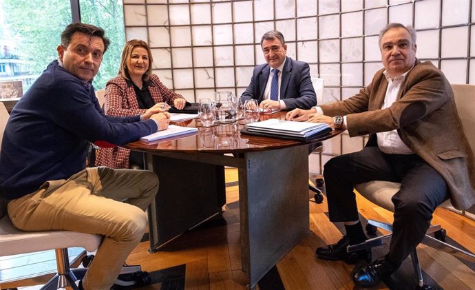 Reunión de PNV y Confebask