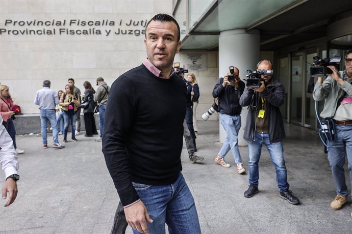 El presidente de la Diputación de Valencia, Vicente Mompó, a su llegada a declarar como testigo, en la causa que investiga la gestión de la DANA, en la Ciudad de la Justicia de València
