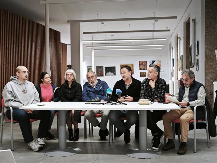 Organizacións ecoloxistas presentes durante o acto, a 15 de abril de 2025.