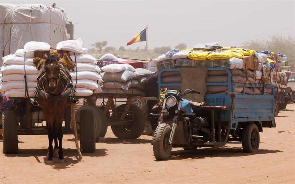 Reparto de ayuda en Chad a refugiados procedentes de Sudán