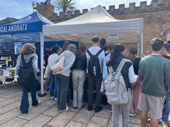 El Govern facilita el acceso de los jóvenes al mercado laboral en materia de seguridad y emergencias