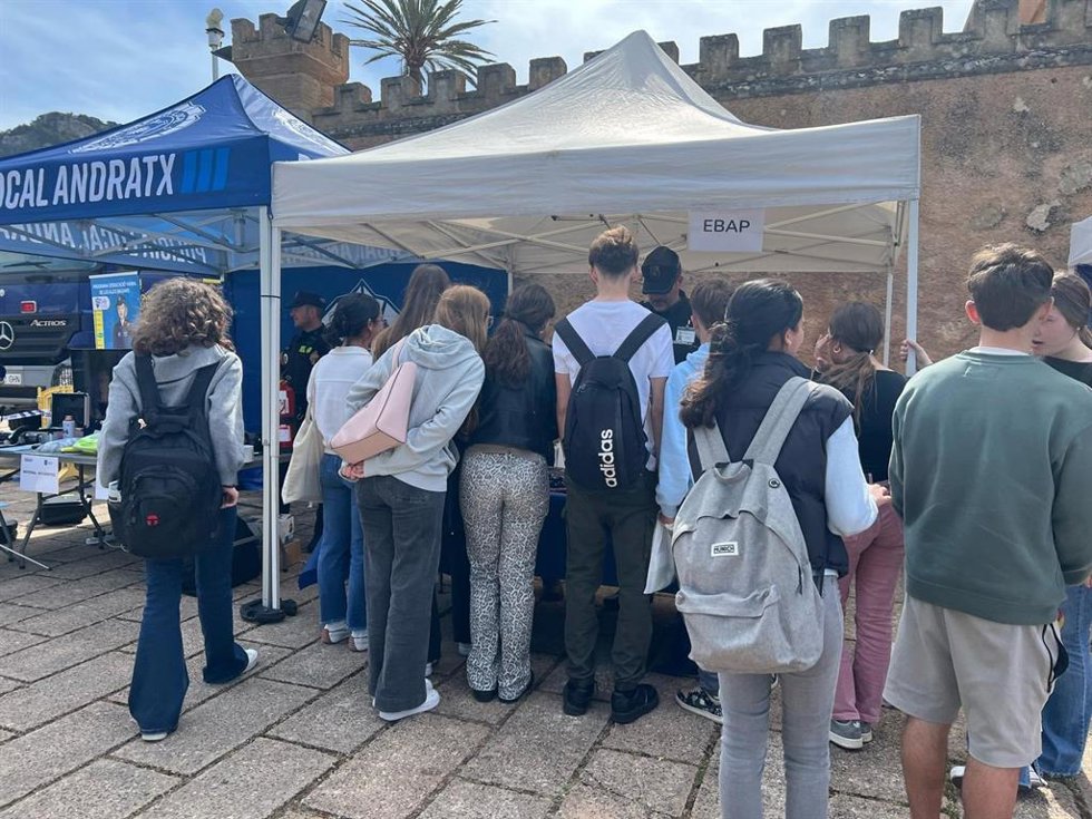El Govern facilita el acceso de los jóvenes al mercado laboral en materia de seguridad y emergencias
