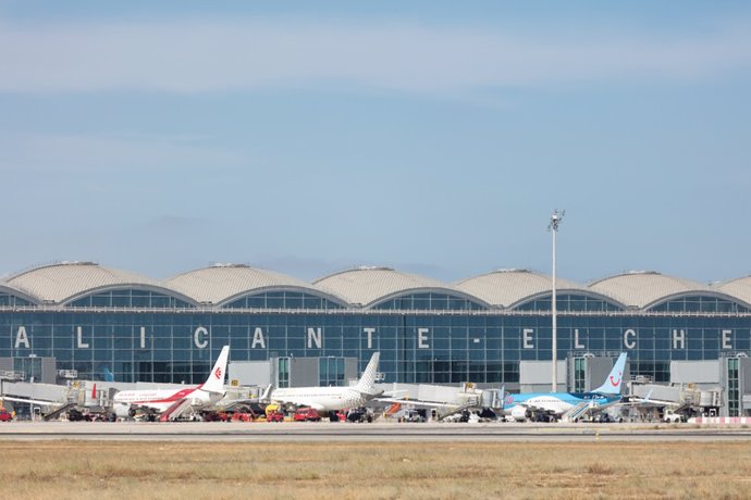 Archivo - El aeropuerto de Alicante-Elche Miguel Hernández, en una imagen de archivo