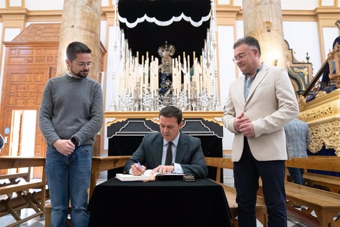 El presidente de Diputación ensalza la Semana Santa de Berja (Almería) como símbolo almeriense.