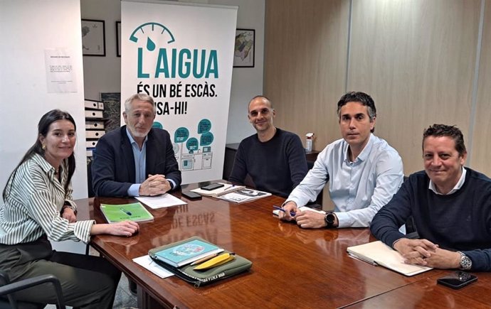 El director general de Recursos Hídricos, Joan Calafat, se reúne con representantes de la Asociación de Empresarios Suministradores de Agua de Baleares (Asaib)