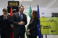 Andalucía baraja acciones judiciales tras suprimir el Gobierno la bonificación de transporte a jóvenes y exige "respeto"