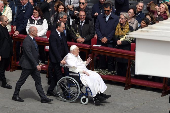 El Papa Francisco aparece en el Domingo de Ramos.