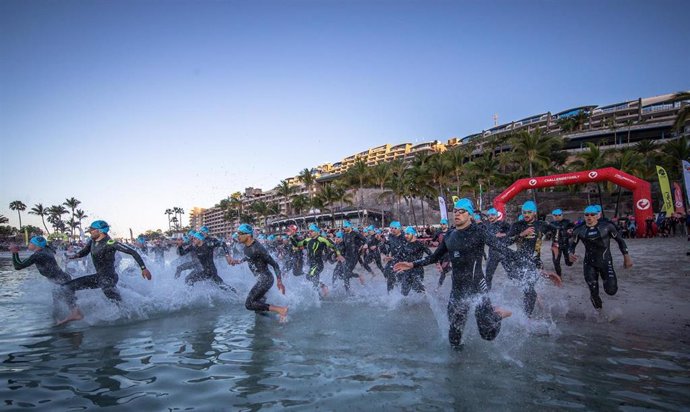 El triatlón internacional Challenge Mogán Gran Canaria