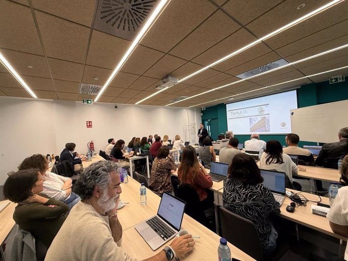 Tertulia del Instituto de Investigación e Innovación Biomédica de Cádiz (Inibica)  sobre inteligencia artificial aplicada al sector sanitario