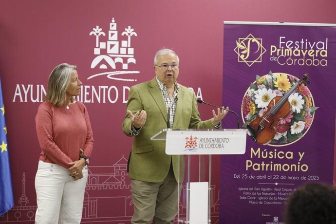 Isabel Albás y Juan Miguel Moreno Calderón presentan el Festival 'Primavera de Córdoba', que se celebrará del 25 de abril al 22 de mayo con nueve conciertos.