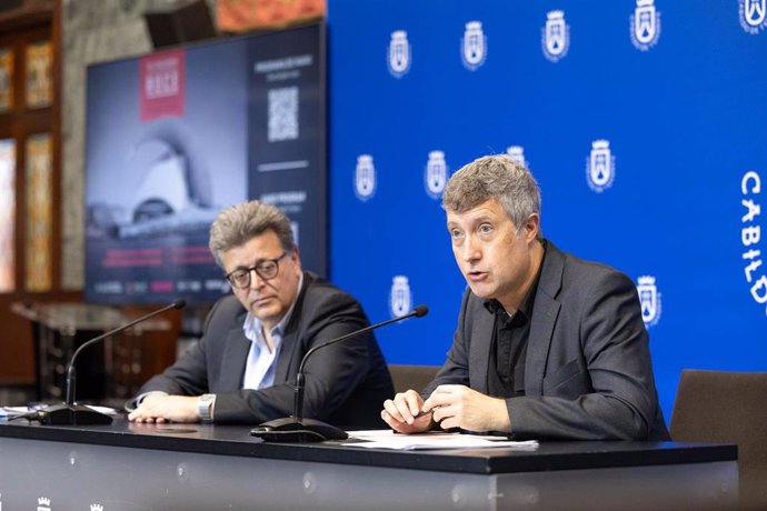 El consejero de Cultura del Cabildo de Tenerife, José Carlos Acha, y el director de Auditorio de Tenerife, José Luis Rivero, en la presentación del Encuentro ROCE