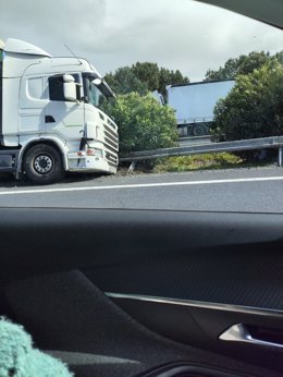 Camión estrellado en la A-49.