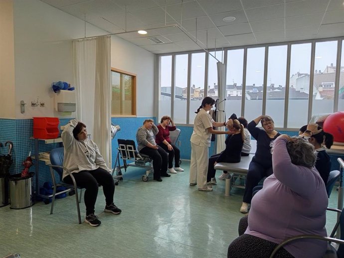 Una sesión del taller sobre el cuidado de la espalda.