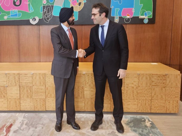 El ministro de Economía, Comercio y Empresa, Carlos Cuerpo, se reúne con el presidente del Banco Mundial, Ajay Banga. 