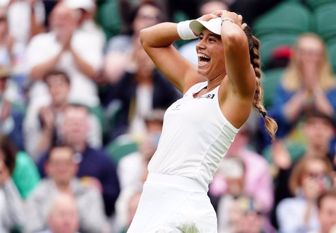 Archivo - 02 July 2024, United Kingdom, London: Spanish tennis player Jessica Bouzas Maneiro celebrates following her victory over Czech Marketa Vondrousova during their Women's singles first round match on day two of the 2024 Wimbledon Championships at t