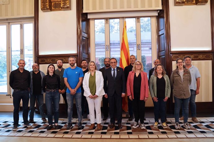 El presidente del Parlament, Josep Rull, con la nueva Comisión Permanente Nacional del sindicato agrario Unió de Pagesos