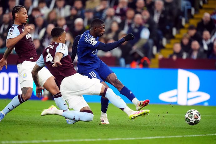 15 de abril de 2025, Reino Unido, Birmingham: Ousmane Dembele (R), do Paris Saint-Germain, chuta durante a partida de futebol de volta das quartas de final da Liga dos Campeões da UEFA entre Aston Villa e Paris Saint-Germain no Villa Park. Foto: David Dav