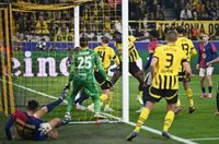 El Barça salva las 'semis' en una mala noche en Dortmund