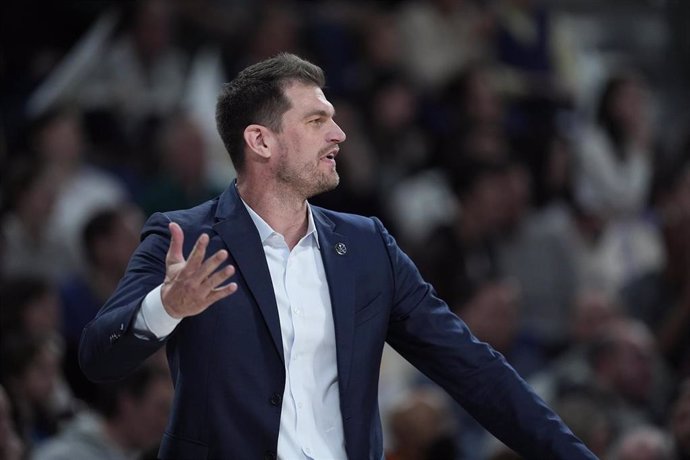 Tiago Splitter durante el Real Madrid-Paris Basketball del 'Play-In' de la Euroliga 24-25
