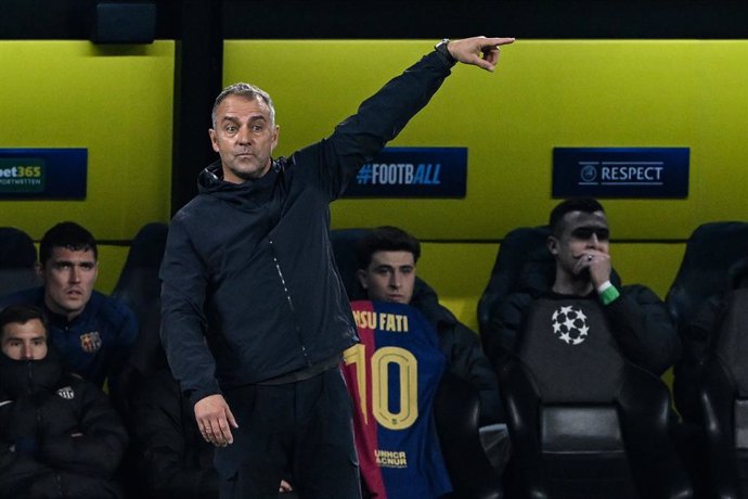 15 April 2025, North Rhine-Westphalia, Dortmund: Barcelona coach Hansi Flick gestures on the touchline during the UEFA Champions League quarter-final second leg soccer match between Borussia Dortmund and FC Barcelona at the Signal Iduna Park. Photo: Feder