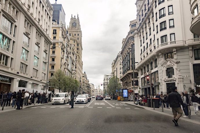 La calle Gran Vía, a 6 de abril de 2025, en Madrid (España).