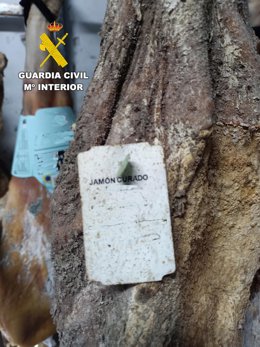 Localizado en la zona de Santiago un almacén clandestino de productos cárnicos y alimentos, con condiciones higiénico-sanitarias muy deficientes. Su dueño está investigado por un presunto delito contra la salud pública.