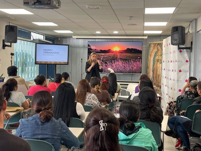 Fundación Madrina aboga por reconocer a la familia como unidad empresarial y promover el emprendimiento materno