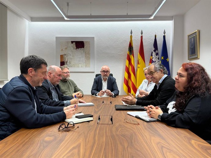 Reunión por los apartamentos Don Pepe