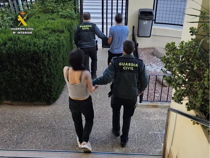 Detenida una pareja acusada de robar con violencia a un joven cuando volvía de trabajar en Calp (Alicante)