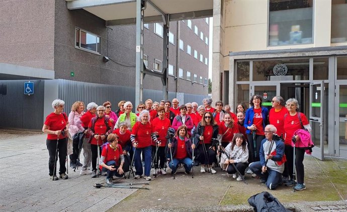 Archivo - Participantes en una de las actividades del Programa de Acercamiento Intergeneracional de la Universidad de León.