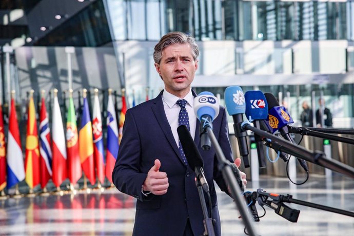 3 de abril de 2025, Bruxelas, Bélgica, Bélgica: O Ministro das Relações Exteriores da Lituânia, KESTUTIS BUDRYS, fala à imprensa antes do início da reunião dos Ministros das Relações Exteriores da OTAN para falar sobre o futuro da Guerra na Ucrânia.