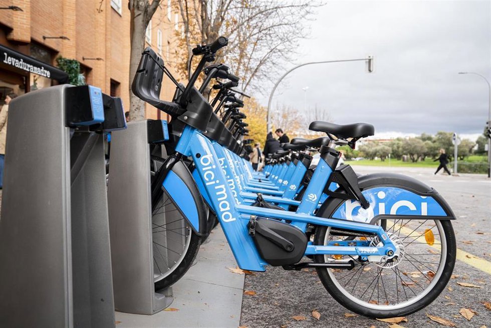 Archivo - Bicicletas de BiciMAD en Madrid (España). 