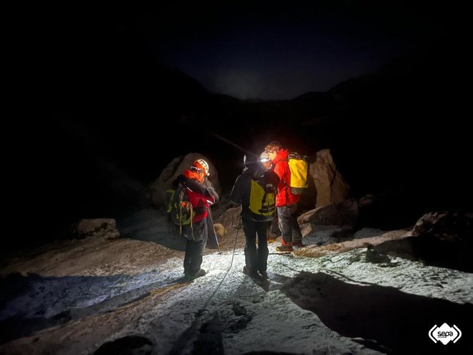 Rescate de un montañero fallecido en Lena