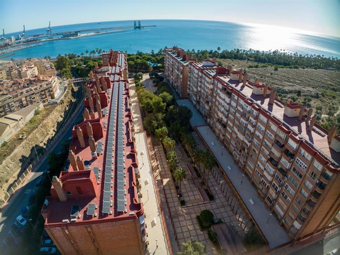 Archivo - Iberdrola alcanza las 1.000 comunidades solares en España