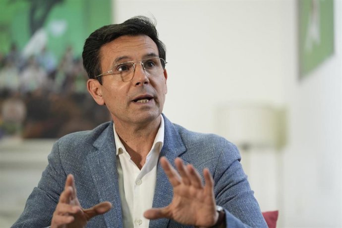 Imágenes realizadas al portavoz del PSOE-A, Francisco Cuenca, en la entrevista realizada por EuropaPress en la sede regional del PSOE, a 16 de abril de 2025 en Sevilla (Andalucía, España)