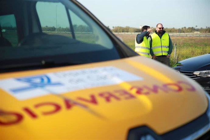 El responsable del Área de Cooperación de la Diputación de Cádiz, Javier Bello, supervisa actuaciones en carreteras provinciales.
