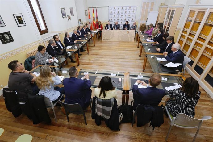 Reunión de la Mesa Municipal de la Automoción de Valladolid.