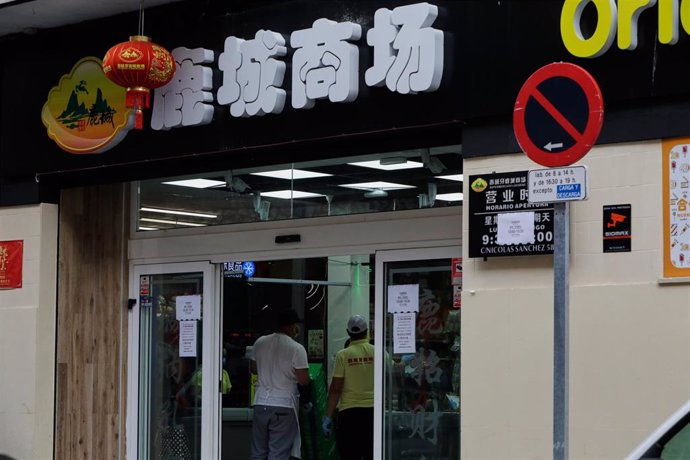 Archivo - Un supermercado chino en Usera, distrito conocido como el 'Chinatown' de Madrid